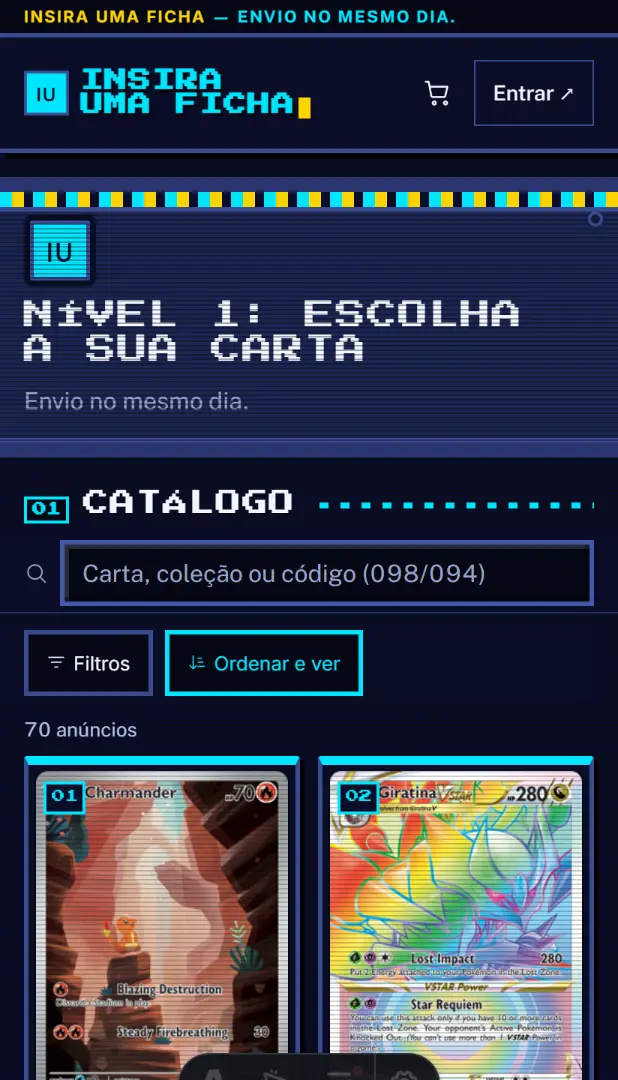 Arcade: cabeçalho pixelado, catálogo em tabela de placar com preços em verde e botões rosa